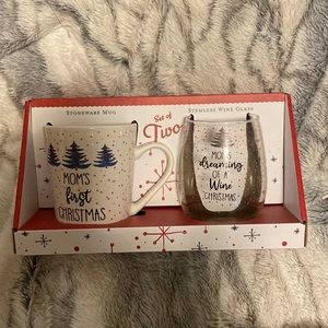 Moms 1st Christmas cup set